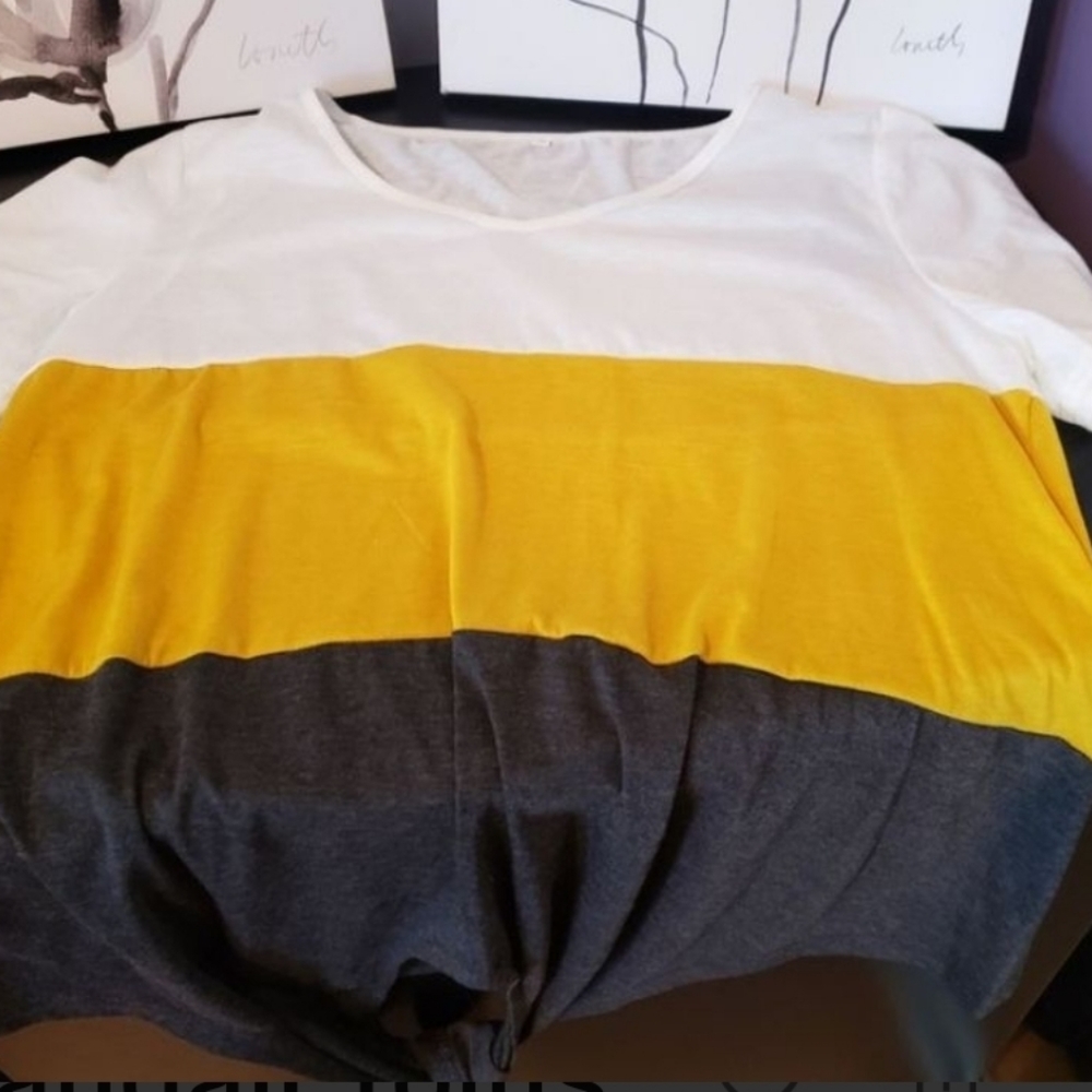 π€ Sweater - Picture 2 of 4